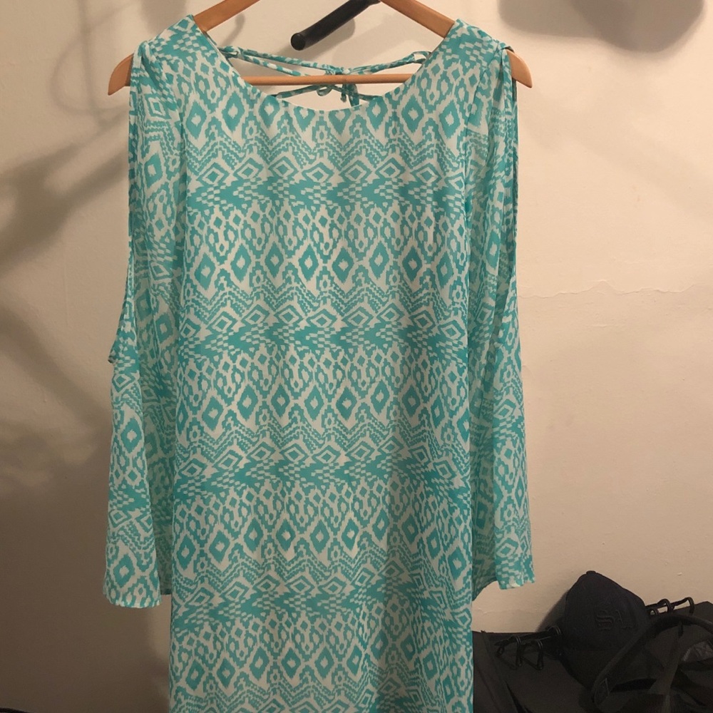 Gorgeous patter dress/cold shoulder bell sleeve